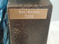 Bronzen beeld op stenen sokkel, n. knoop, vrouw met boek, 2008 - afbeelding 4 van  7