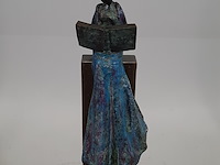 Bronzen beeld op stenen sokkel, n. knoop, vrouw met boek, 2008 - afbeelding 5 van  7