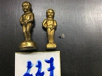 Bronzen beeldjes manneke pis 2stuks - afbeelding 1 van  2