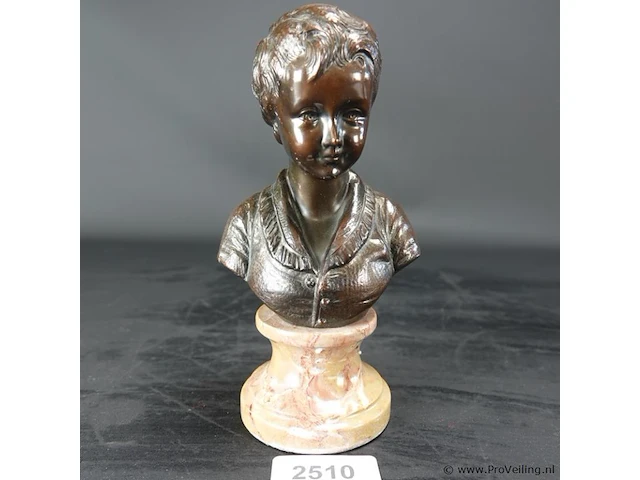 Bronzen buste op marmeren basement - afbeelding 1 van  5
