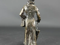 Bronzen dame met paraplu - afbeelding 3 van  5