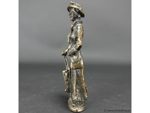 Bronzen dame met paraplu - afbeelding 4 van  5