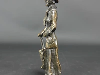 Bronzen dame met paraplu - afbeelding 4 van  5
