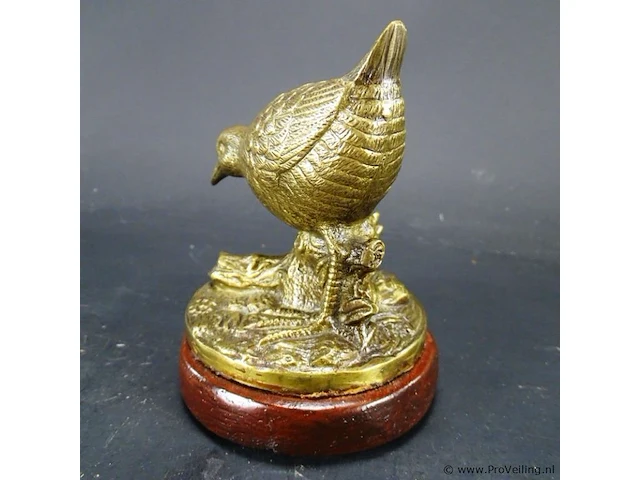Bronzen houtsnip op houten basement - afbeelding 3 van  5