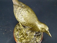 Bronzen houtsnip op houten basement - afbeelding 4 van  5