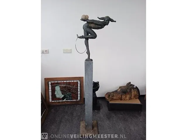 Bronzen kunstobject/beeld juggling jewel, op sokkel - afbeelding 1 van  12