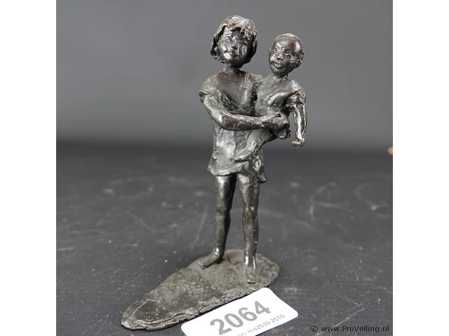 Bronzen moeder met kind - afbeelding 1 van  5