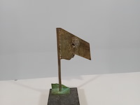 Bronzen sculptuur, dick van wijk, vlag - afbeelding 1 van  7