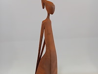 Bronzen sculptuur, jean van der pol, wandelend meisje - afbeelding 2 van  7