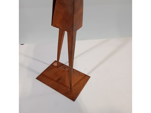 Bronzen sculptuur, jean van der pol, wandelend meisje - afbeelding 3 van  7