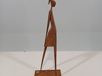 Bronzen sculptuur, jean van der pol, wandelend meisje - afbeelding 6 van  7