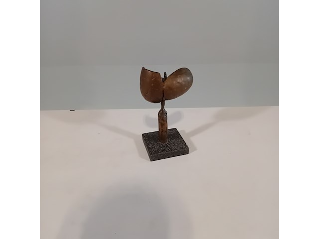 Bronzen sculptuur, r. van der gugten, bescherming - afbeelding 2 van  7