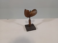 Bronzen sculptuur, r. van der gugten, bescherming - afbeelding 2 van  7