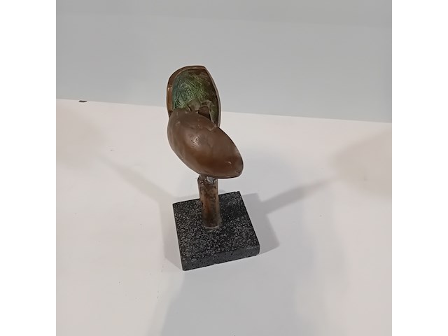 Bronzen sculptuur, r. van der gugten, bescherming - afbeelding 7 van  7