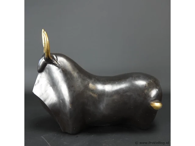 Bronzen stier met vergoude hoorns - afbeelding 2 van  5