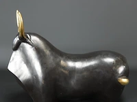 Bronzen stier met vergoude hoorns - afbeelding 2 van  5