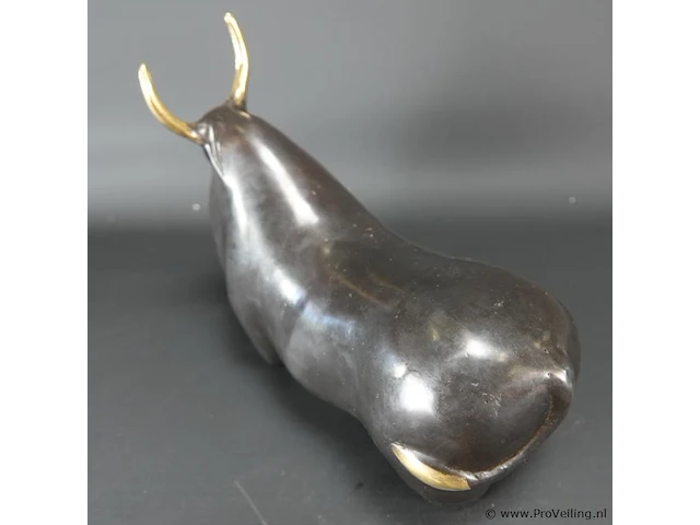 Bronzen stier met vergoude hoorns - afbeelding 3 van  5