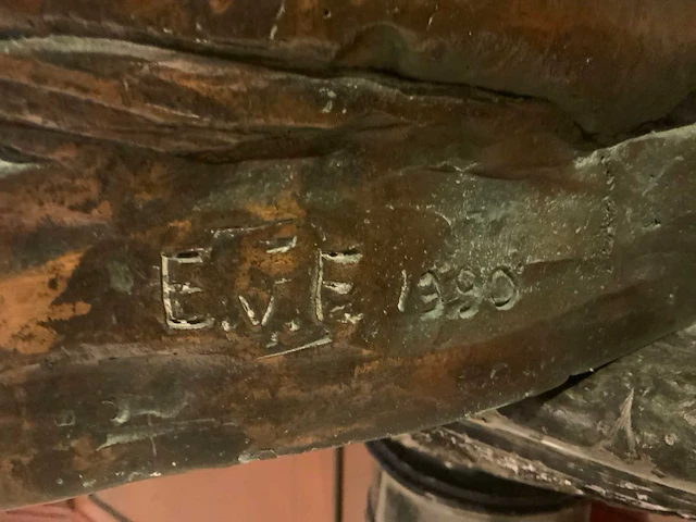 Bronzen wilhelmina buste op sokkel - afbeelding 2 van  10