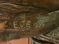 Bronzen wilhelmina buste op sokkel - afbeelding 2 van  10