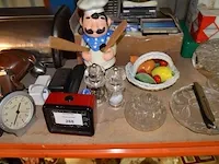 Brooddoos, taarschotel, elektrisch mes moulinex, handmixer primo, stoomstrijkijzer philips, radio philips, ca. 50 cd's, doos met bestek en keuken benodigdheden, elektrische verwarming - afbeelding 12 van  12