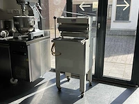 Broodsnijmachine - afbeelding 1 van  9