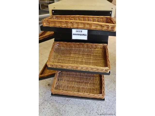 Broodstelling v.v. diverse broodmanden - 157x80x102cm - afbeelding 3 van  6