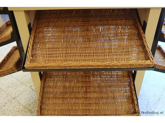 Broodstelling v.v. diverse broodmanden - 157x80x102cm - afbeelding 4 van  6