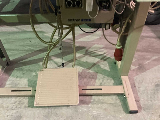 Brother db2-b798-100 industriële naaimachine - afbeelding 12 van  14