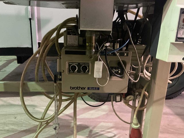 Brother db2-b798-100 industriële naaimachine - afbeelding 13 van  14