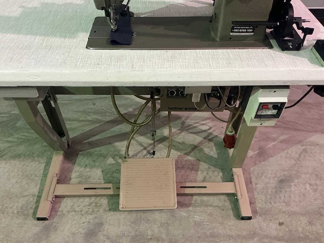 Brother db2-b798-100 industriële naaimachine - afbeelding 14 van  14