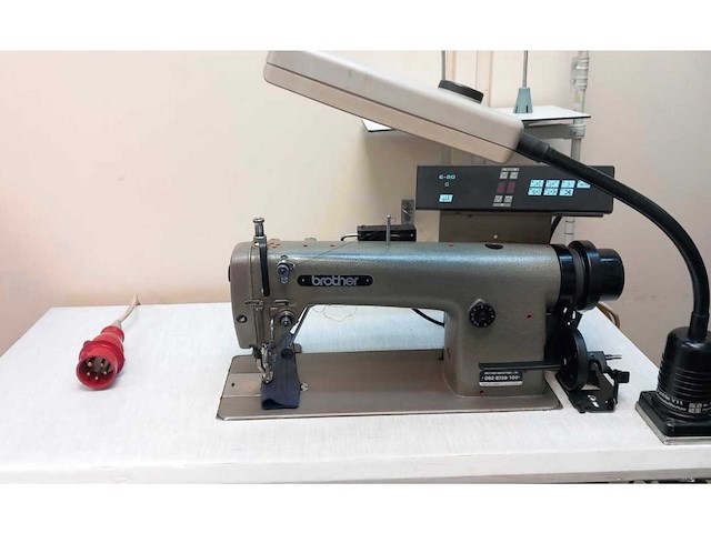 Brother db2-b798-100 industriële naaimachine - afbeelding 2 van  14