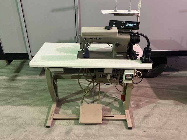 Brother db2-b798-100 industriële naaimachine - afbeelding 3 van  14