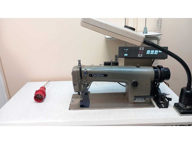 Brother db2-b798-100 industriële naaimachine - afbeelding 4 van  14