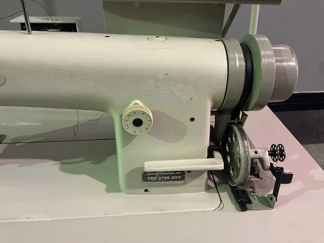 Brother db2-b798-300 industriële naaimachine - afbeelding 8 van  16