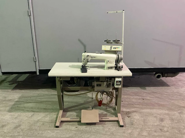 Brother db2-b798-300 industriële naaimachine - afbeelding 1 van  16