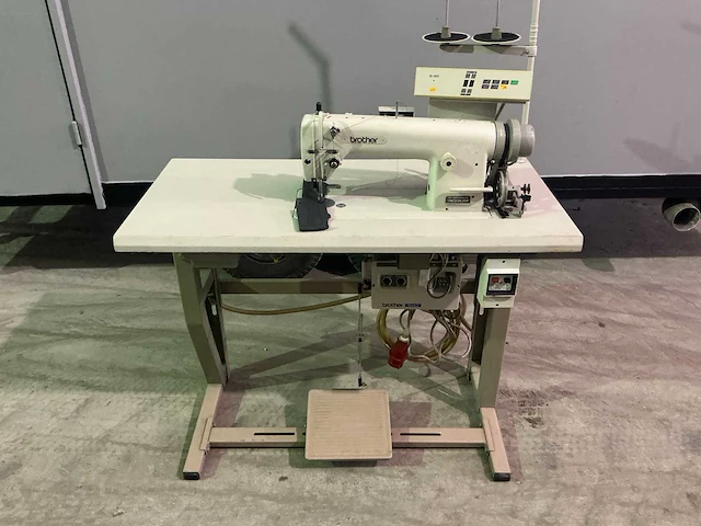 Brother db2-b798-300 industriële naaimachine - afbeelding 9 van  16
