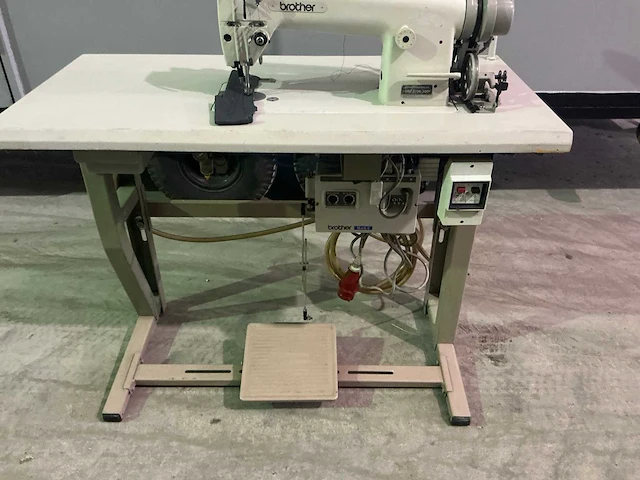 Brother db2-b798-300 industriële naaimachine - afbeelding 11 van  16