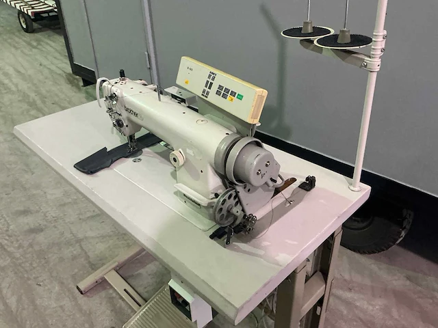 Brother db2-b798-300 industriële naaimachine - afbeelding 15 van  16