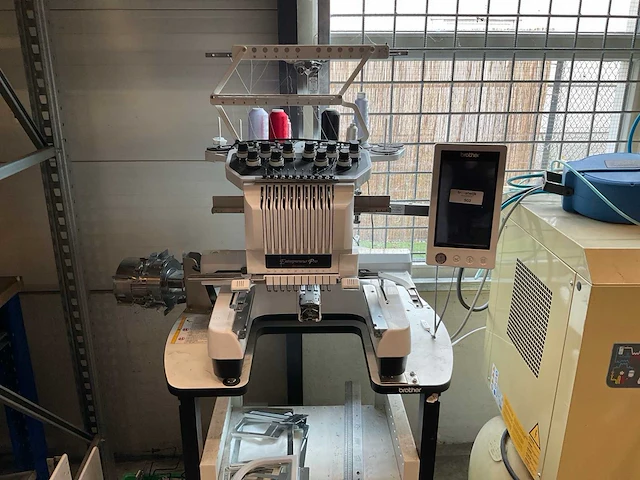 Brother entrepeneur pro pr1000e borduurmachine - afbeelding 1 van  7