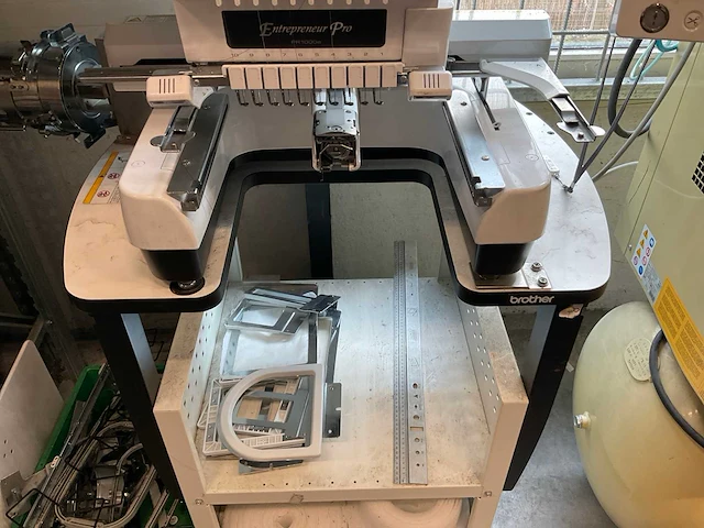 Brother entrepeneur pro pr1000e borduurmachine - afbeelding 5 van  7