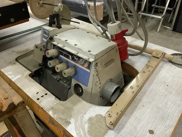 Brother/pfaff professionele naaimachine (2x) en afkortzaag - afbeelding 9 van  21