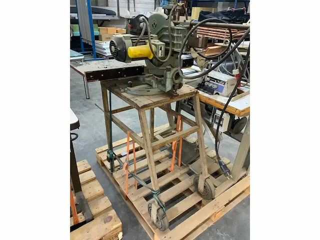 Brother/pfaff professionele naaimachine (2x) en afkortzaag - afbeelding 13 van  21