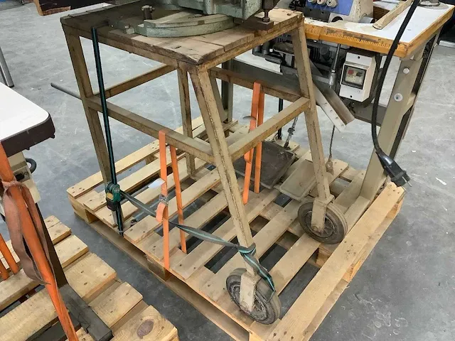 Brother/pfaff professionele naaimachine (2x) en afkortzaag - afbeelding 14 van  21