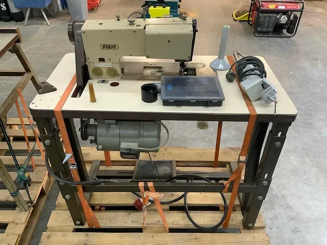 Brother/pfaff professionele naaimachine (2x) en afkortzaag - afbeelding 12 van  21