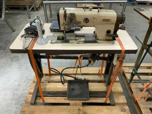 Brother/pfaff professionele naaimachine (2x) en afkortzaag - afbeelding 15 van  21