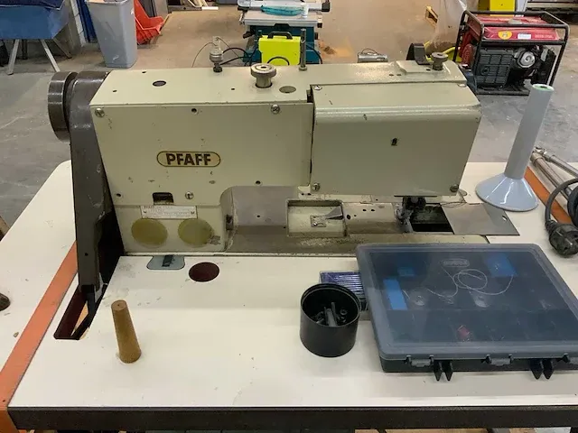 Brother/pfaff professionele naaimachine (2x) en afkortzaag - afbeelding 16 van  21
