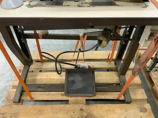 Brother/pfaff professionele naaimachine (2x) en afkortzaag - afbeelding 18 van  21