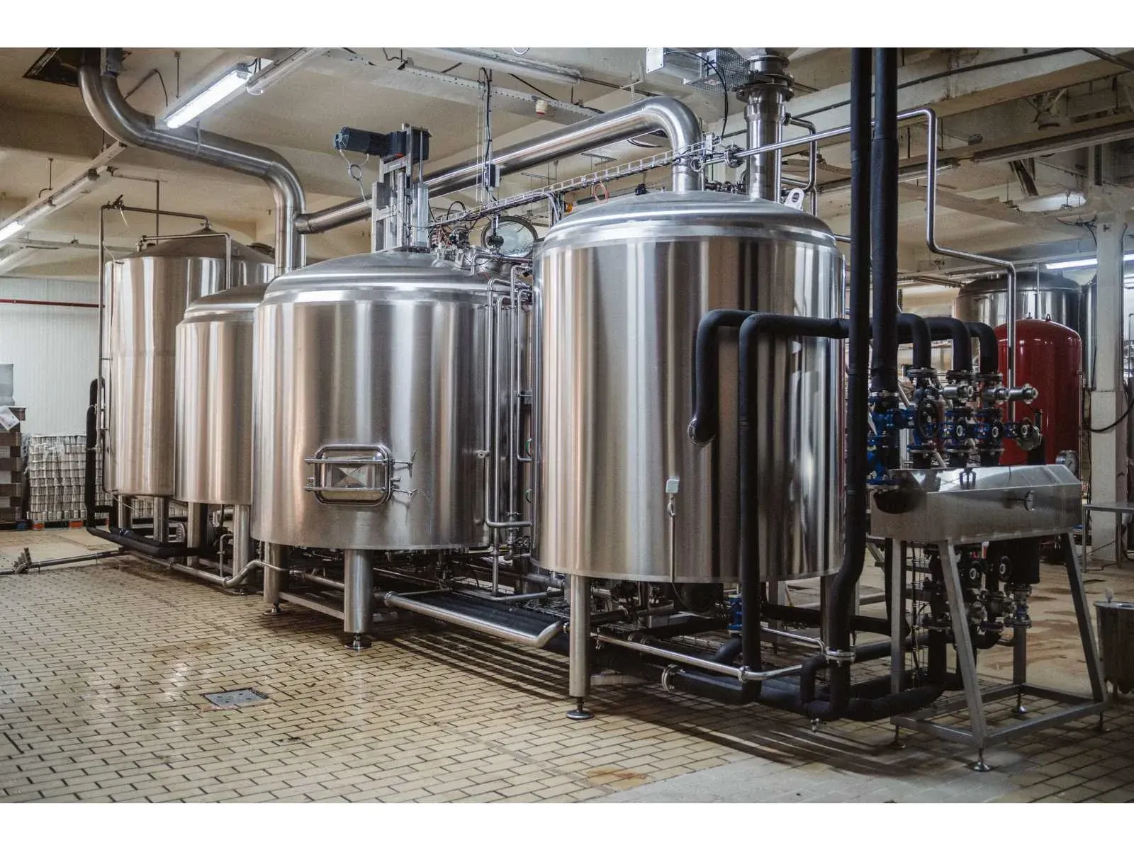 Brouwinstallaties, procesapparatuur en spareparts van frontaal brewing company en stadsbrouwerij maastricht