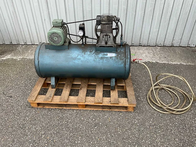 Brown 1,5 kw luchtcompressor - afbeelding 1 van  6