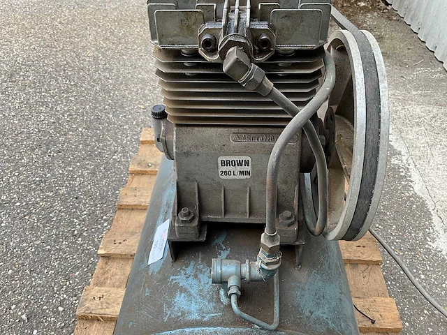 Brown 1,5 kw luchtcompressor - afbeelding 4 van  6